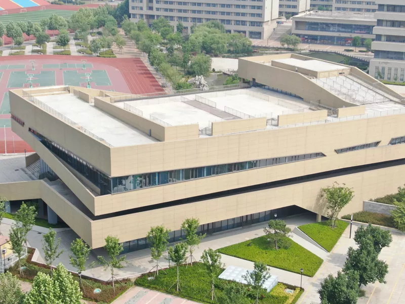 Proč si pro svůj příští kampusový projekt vybrat školní ocelovou budovu?